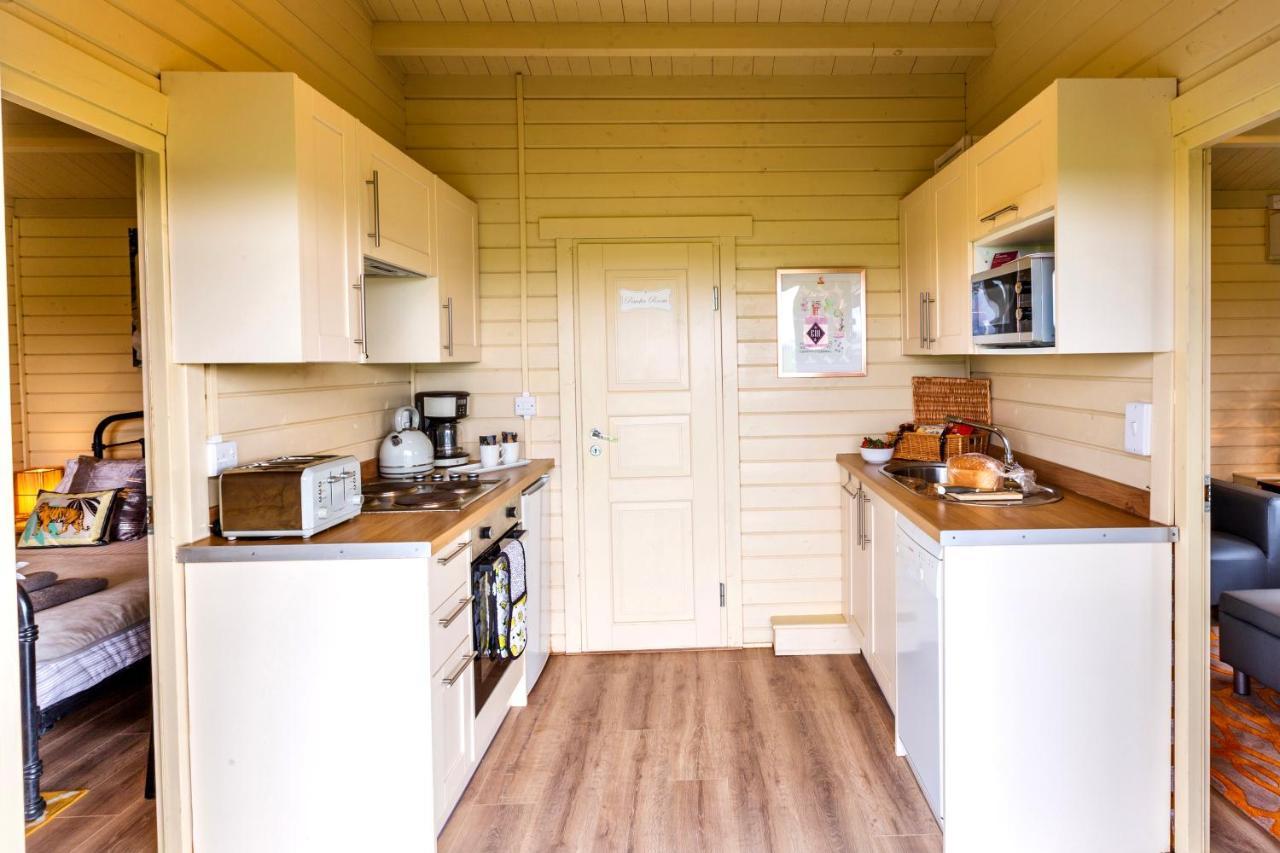 The Retreat Log Cabin Sudbury  Bagian luar foto