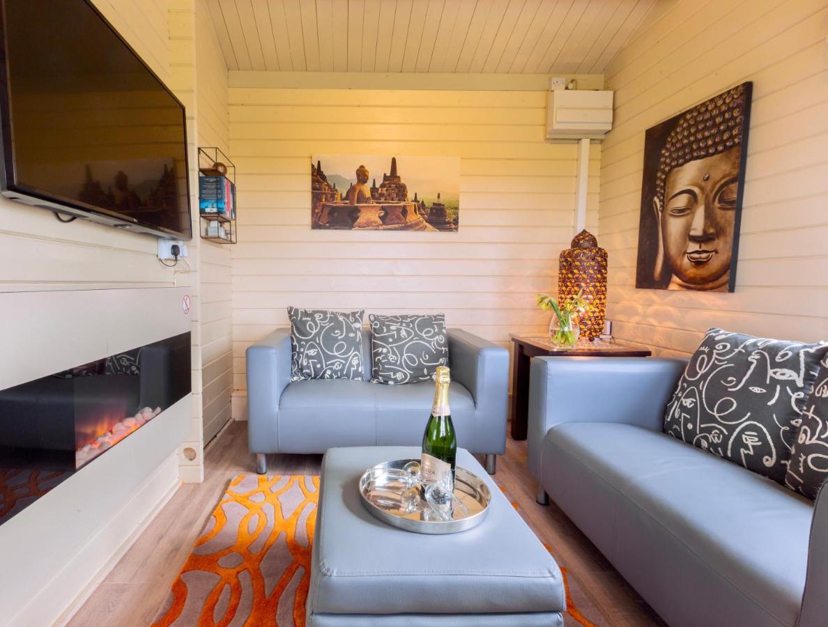 The Retreat Log Cabin Sudbury  Bagian luar foto