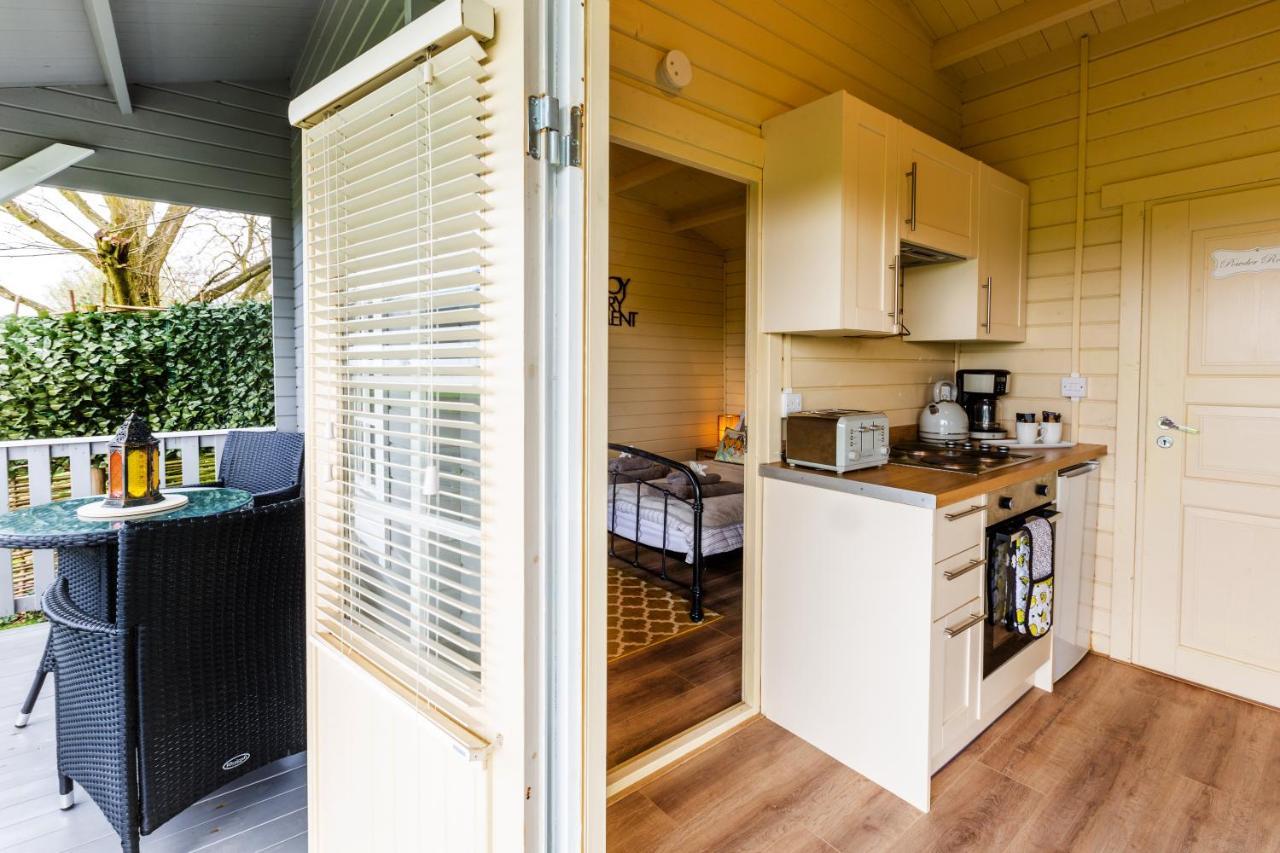 The Retreat Log Cabin Sudbury  Bagian luar foto